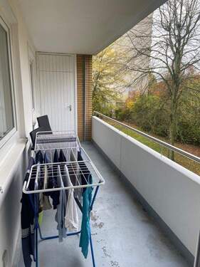 Loggia mit anliegenden Abstellschrank - 