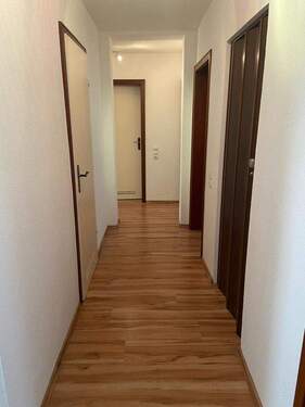 Diele - 4 Zimmer Etagenwohnung zum Kaufen in Garbsen