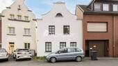 Außenansicht 2 - Raumwunder in Düsseldorf-Hamm: Gepflegtes EFH mit idyllischem Garten und vielseitigem Nebenhaus