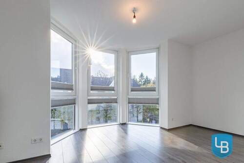 Schlafzimmer mit Erker - Charmante Eigentumswohnung in Kiel mit Tiefgaragenstellplatz!