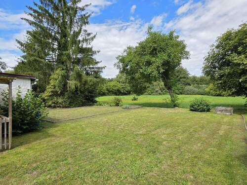 Weitläufiger Garten mit Blick - 6 Zimmer Mehrfamilienhaus, Wohnhaus zum Kaufen in Rödental