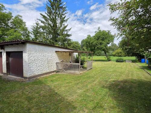 Überdachter Freisitz im Garten - Mehrfamilienhaus, Wohnhaus mit 172,00 m&sup2; in Rödental zum Kaufen