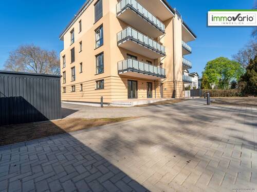 Blick zum Hauseingang - 