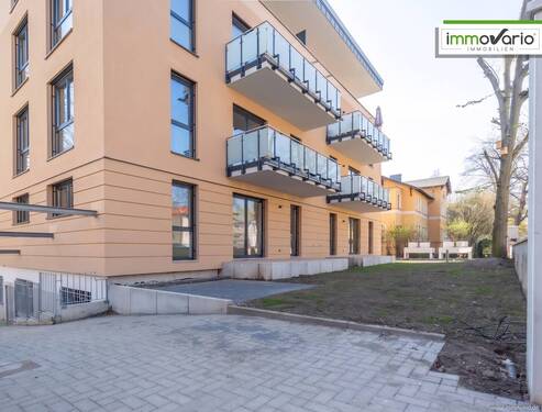 Blick auf Terrassen im EG - 