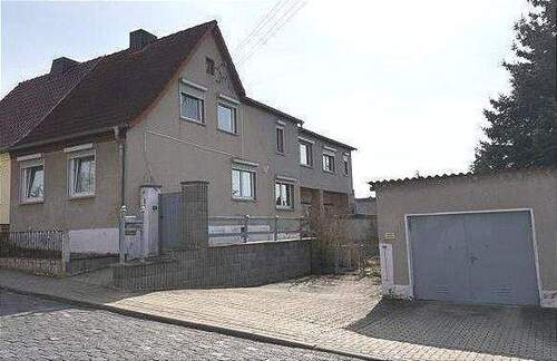 Stellplatz und Garage - 7 Zimmer Doppelhaushälfte zum Kaufen in Artern/Unstrut