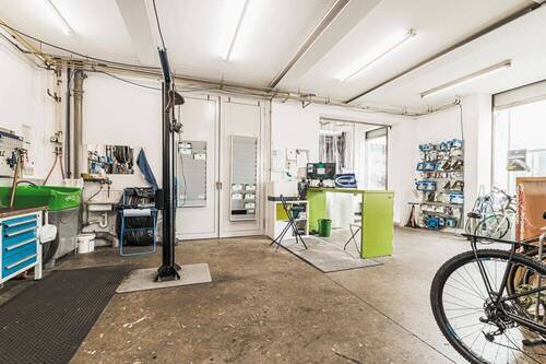 Ausstellungsflächen - Gewerbeobjekt (Büro, Produktion, Verkauf) in Neusäß