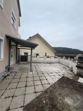 Terrasse - 4 Zimmer Mehrfamilienhaus, Wohnhaus in Kipfenberg