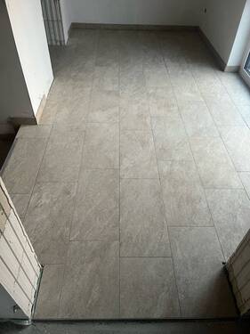 Fliesen angebracht.JPG - 