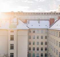 Fantastische Lage in Berlin-Mitte! Historische Altbau-Wohnung inkl. Einbauküche, Gäste-WC, Kamin