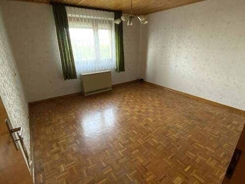 Schlafzimmer Erdgeschoss - Mehrfamilienhaus, Wohnhaus mit 115,00 m&sup2; in Bischoffen zum Kaufen