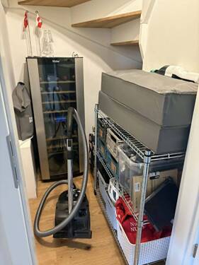 Abstellraum unter der Treppe - 