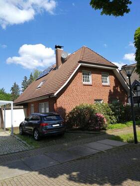 Front Links - --- Provisionsfrei --- Gepflegtes und freistehendes 1-2 Familienhaus in bevorzugter Toplage