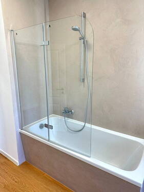 Badewanne mit Duschabtrennung - 3 Zimmer Etagenwohnung zur Miete in Chemnitz