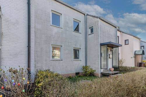 Gebäudeansicht - 5 Zimmer Reihenmittelhaus zum Kaufen in Norderstedt