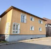 Modernes Wohnen im Zweifamilienhaus mit Nebengebäude - im historischen Ortskern von Ettlingenweier
