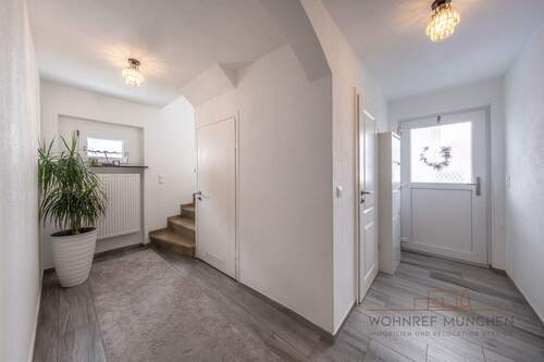 Eingangsbereich_Haupthaus - Einfamilienhaus mit 227,00 m&sup2; in München zum Kaufen
