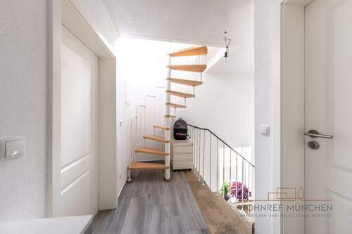 Treppenaufgang 1.OG_Haupthaus - 