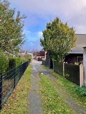 Seitlicher Weg - Grundstück in Schöneck zum Kaufen