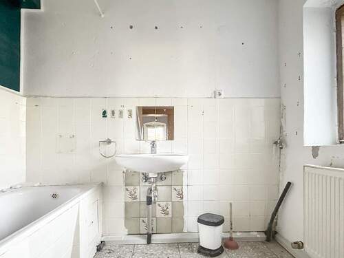 Tageslichtbad mit Wanne - 