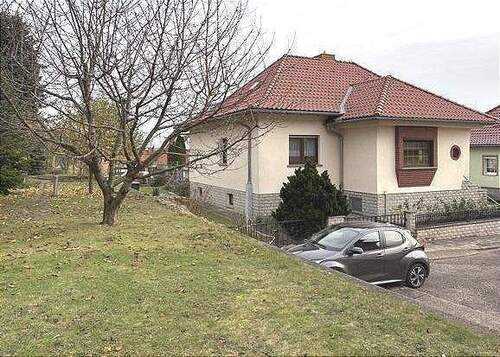 Außenansicht - 5 Zimmer Einfamilienhaus zum Kaufen in Roßleben