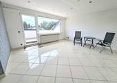 Wohnzimmer mit Loggia - 3 Zimmer Etagenwohnung in Lohmar