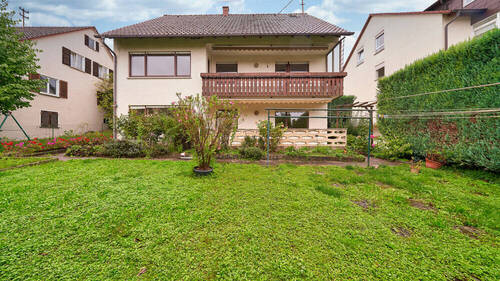 Ansicht Haus und Garten - 6 Zimmer Einfamilienhaus zum Kaufen in Vaihingen an der Enz