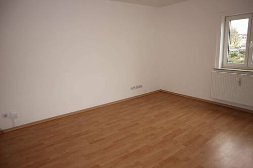 Wohnzimmer - 2 Zimmer Etagenwohnung zur Miete in Chemnitz