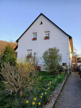 Bild 1 - Freistehendes Einfamilienhaus mit großem Garten und viel Potential