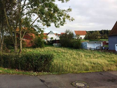 Straßenansicht - Grundstück für Reihenhausbebauung