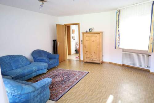 Wohnen 1.OG - 8 Zimmer Mehrfamilienhaus, Wohnhaus in Hettingen