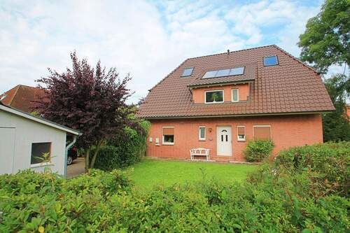 Hausansicht - Lust auf Land? Urgemütliche 2 Zimmer-Dachgeschosswohnung in ruhiger Wohnlage