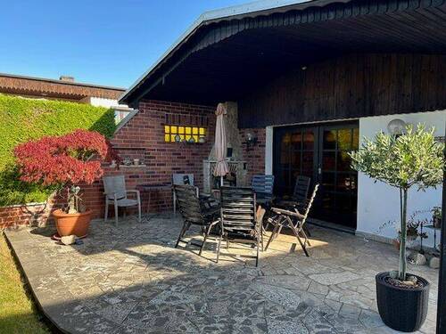 Gartenhaus mit Terrasse.jpg - 