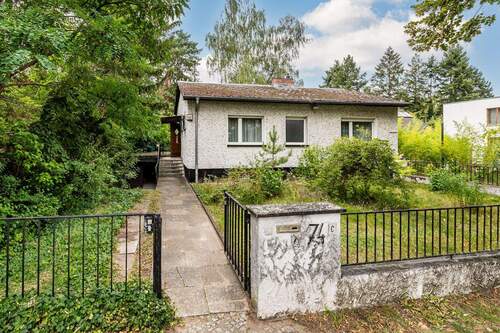 Straßenansicht - Charmantes Einfamilienhaus mit Garten und Terrasse in Mariendorf