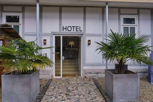 Eingang Gebäude (Hotel) - 