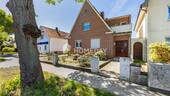 Außenansicht 2 - Attraktives Mehrfamilienhaus mit drei Wohneinheiten und großzügigem Grundstück
