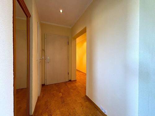 Flur 1 - Etagenwohnung mit 118,90 m² in Zörbig / Löberitz zum Kaufen