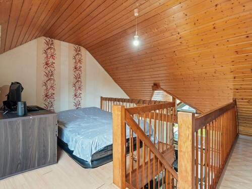 Galerie mit Gästebereich und Büroecke - 