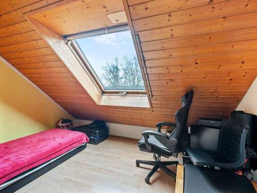 Galerie mit Gästebereich und Büroecke - 