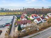 Haus aus der Vogelperspektive mit Umgebungsbebauung - 2 Zimmer Etagenwohnung zum Kaufen in Friedrichshafen