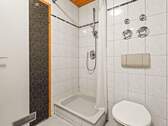 Bad mit Dusche - 