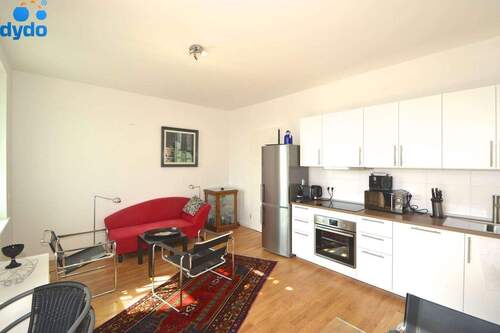 Wohnzimmer mit offener Küche - Etagenwohnung mit 50,40 m&sup2; in Berlin zur Miete