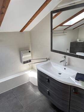 Bad im Dachgeschoss - 