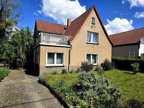 Hausansicht - 6 Zimmer Einfamilienhaus zum Kaufen in Bad Lausick