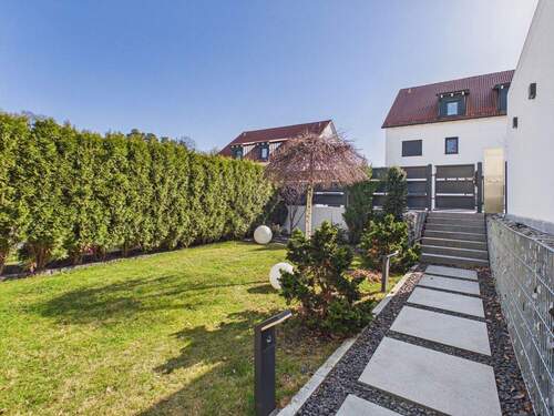 Garten - Doppelhaushälfte mit 185,00 m&sup2; in Landshut zum Kaufen