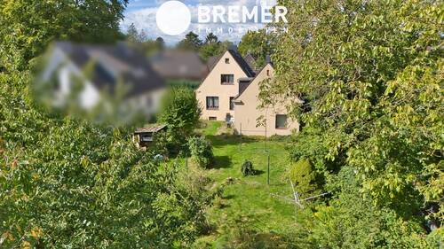 Bild 1 - Baugrundstück mit zwei Bauplätzen für ein Doppelhaus und ein Einfamilienhaus