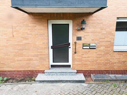 Hauseingang - 4 Zimmer Etagenwohnung zum Kaufen in Halle (Westfalen)