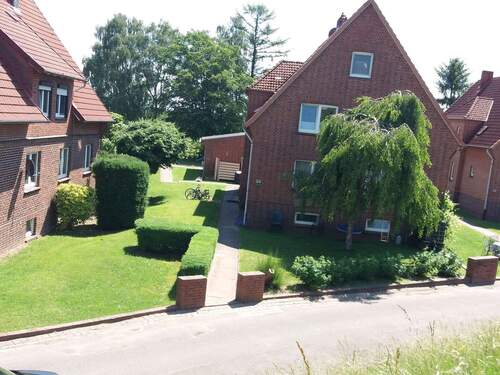 Typische Alte-Land-Wohnanlage am alten Neuenfelder Fährdeich - 3 Zimmer Etagenwohnung zur Miete in Hamburg