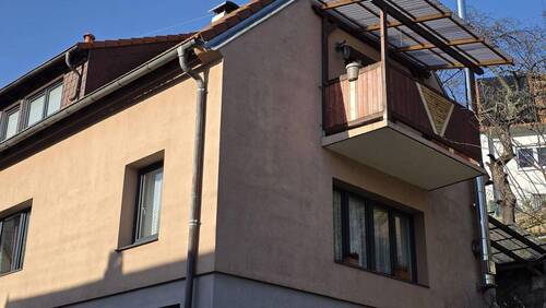 Seitliches Bild des Hauses - 3 Zimmer Doppelhaushälfte zum Kaufen in Neustadt an der Weinstraße