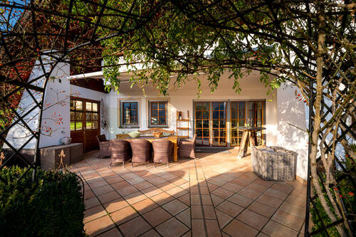 Großzügige Terrasse mit atemberaubendem Fernblick - 