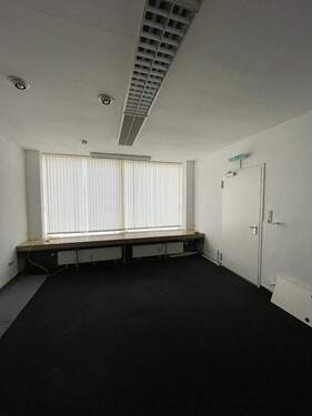 Erdgeschoss rechts - Gewerbeobjekt (Büro, Produktion, Verkauf) zur Miete in Nürnberg